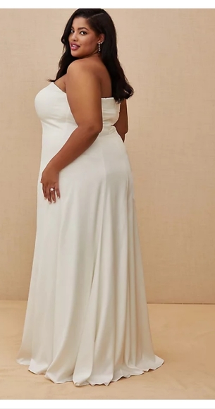 💍Ivory Satin Strapless Wedding Dress - Picture 4 of 11